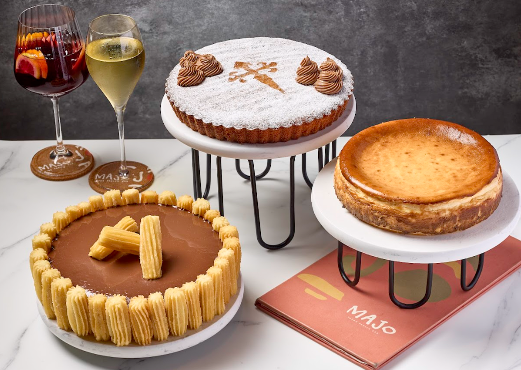 蛋糕靈活適合各個大小慶祝活動而設,需於最少2天前於餐廳網站預訂,蛋糕設有5吋及8吋選擇。