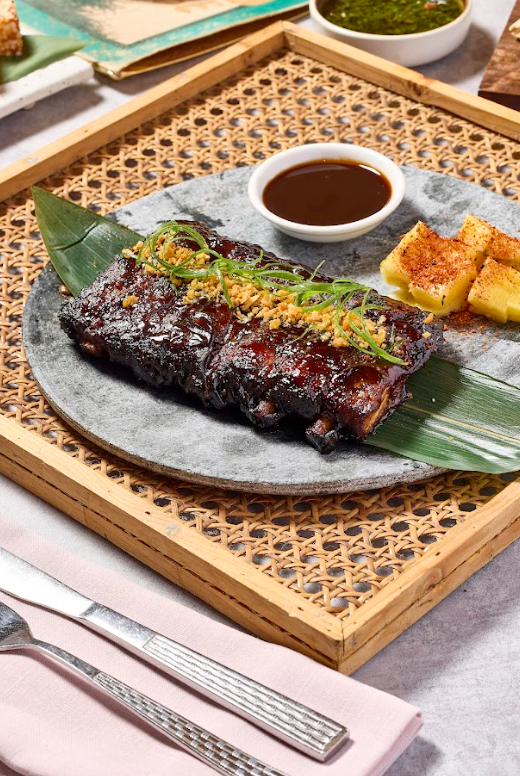 慢烤豬肋骨,配上開胃酸甜的菠蘿燒烤醬及自家醃製菠蘿,豬肋骨肉質軟腍多汁。