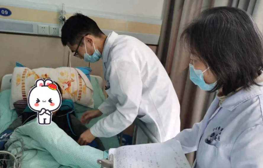 浙江一名36歲男子本月初與家人赴廣州旅遊,於當地食了2隻烤蠔及1隻生蠔。未幾狂嘔不止慌忙求醫。醫生初期僅以為他是普通腸胃炎,惟檢查後證實他糖尿病酮酸中毒,血糖值比正常高7倍,幾乎送命,需要馬上入ICU觀察治療