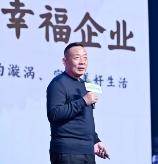 向來以員工福利好出名、有「超市界海底撈」之稱的內地人氣超市「胖東來」,繼每天工作7小時及不准加班,管理層每年假期達190日後,該集團創辦人及董事長于東來宣布,今年起新增10日「不開心」假,員工心情欠佳便可請假,「主管不能不批」。