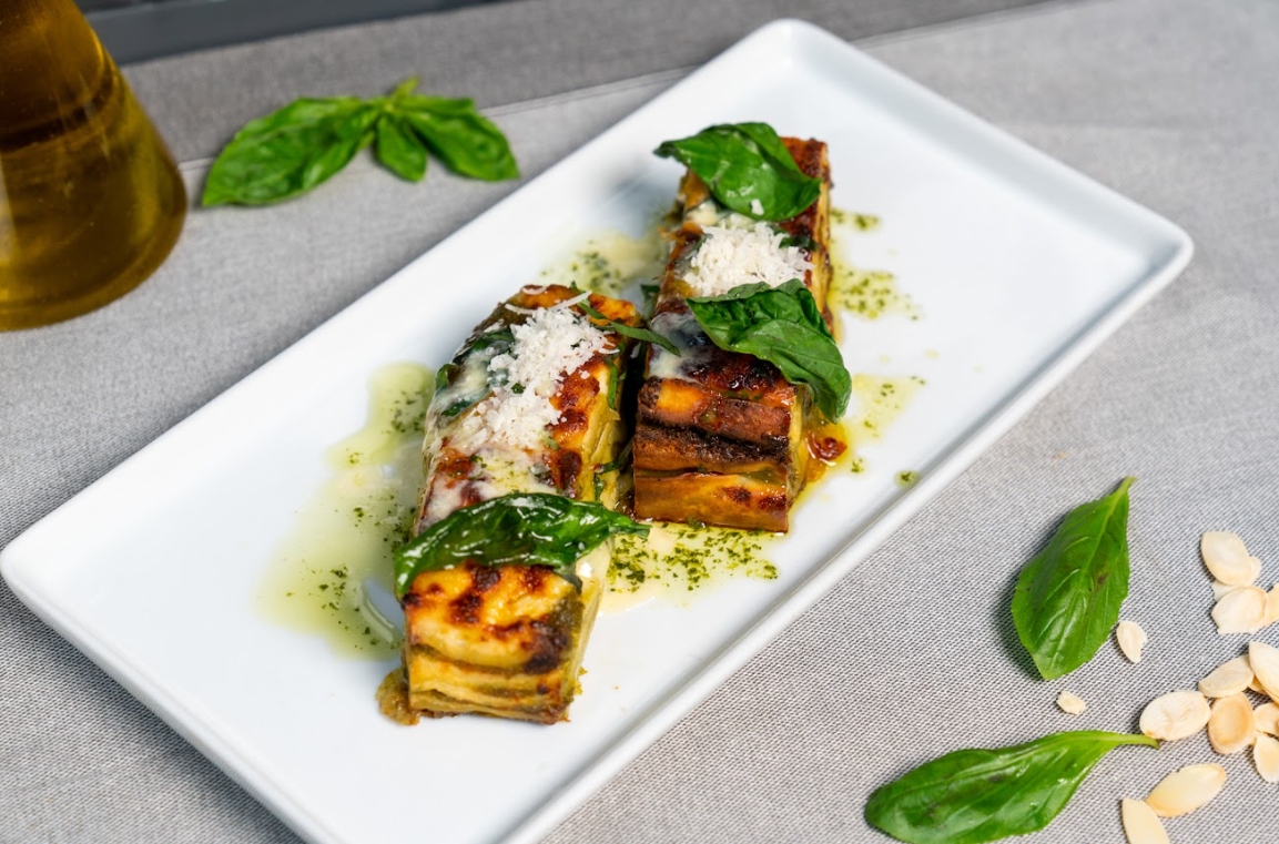 代表北部的熱那亞青醬千層麵 (Lasagna Genovese) :青醬以松子仁、羅勒作為主角,配搭法邊豆和薯仔,多層次的口感,令味蕾得到大大滿足。