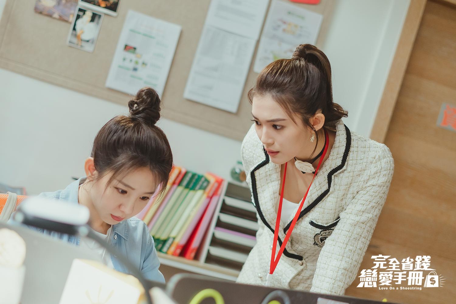 郭書瑤(左)與周智慧在劇中互看不順眼,激盪出精彩火花 。(圖:TVBS)