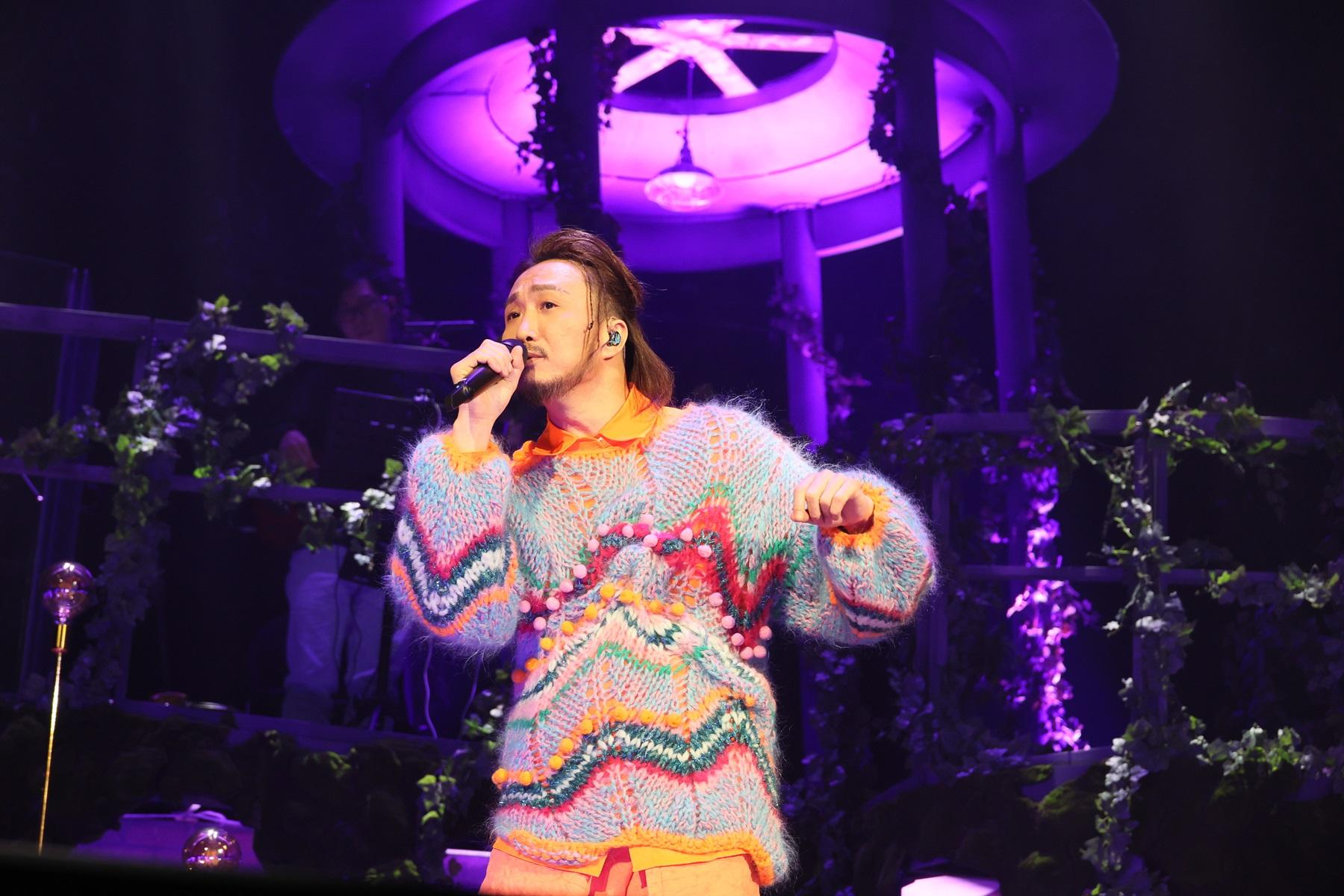 鄭中基睽違7年再踏台北小巨蛋舉行「Fragments of Wonder 」巡唱。