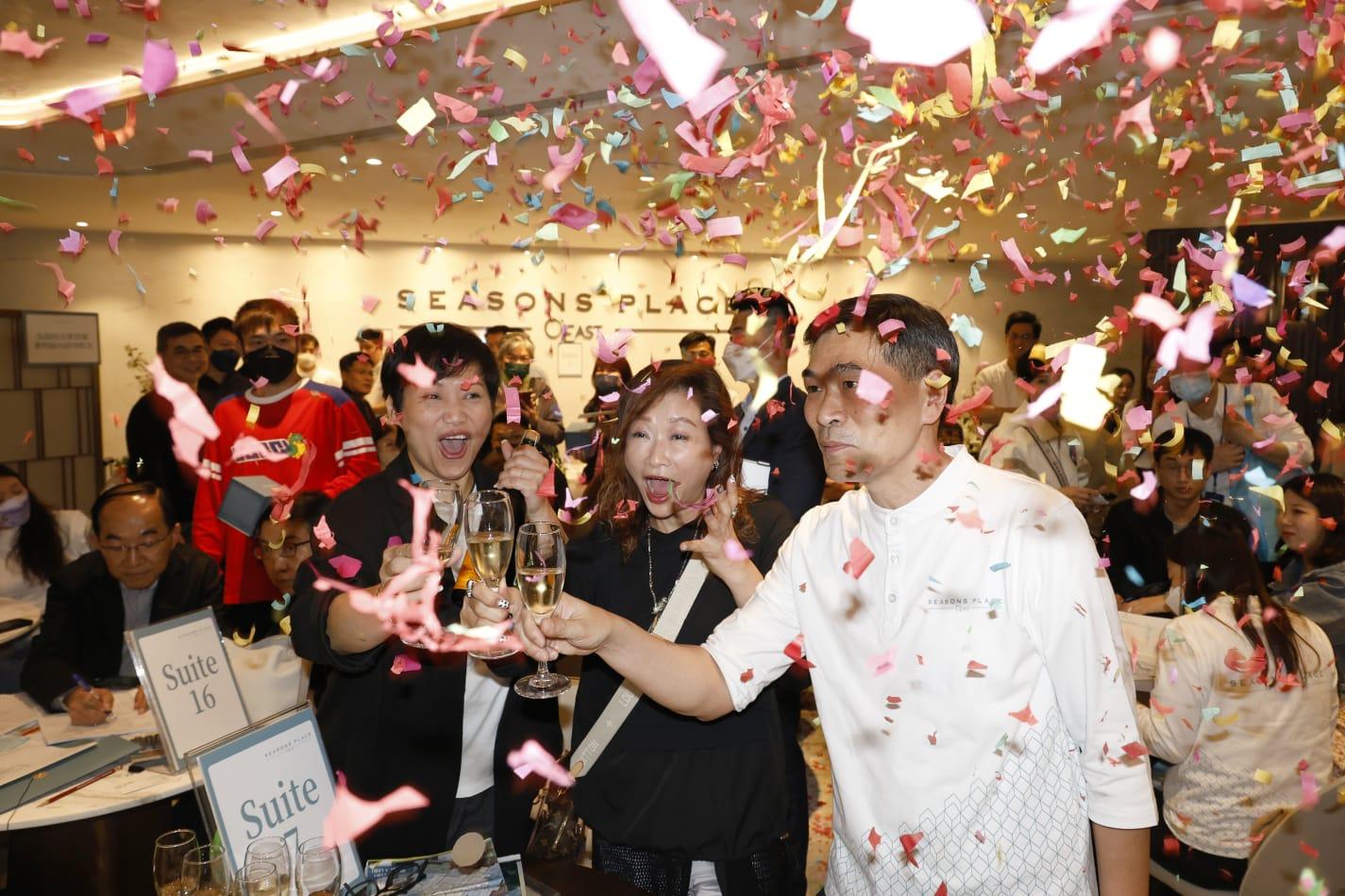 買家莊小姐表示,是次斥逾700萬元購入1伙兩房單位作投資之用。(林俊源攝)