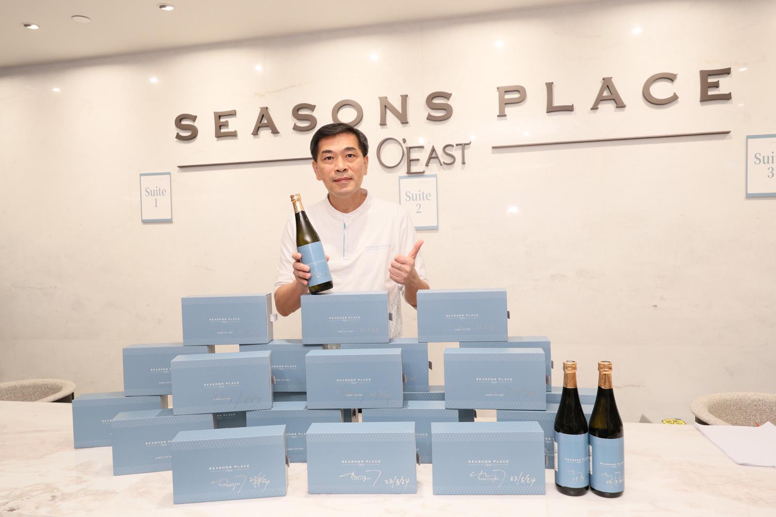 黃光耀準備親筆簽名SEASONS PLACE冷感清酒杯,以及SPARK吉祥物Q版毛公子送給買家。