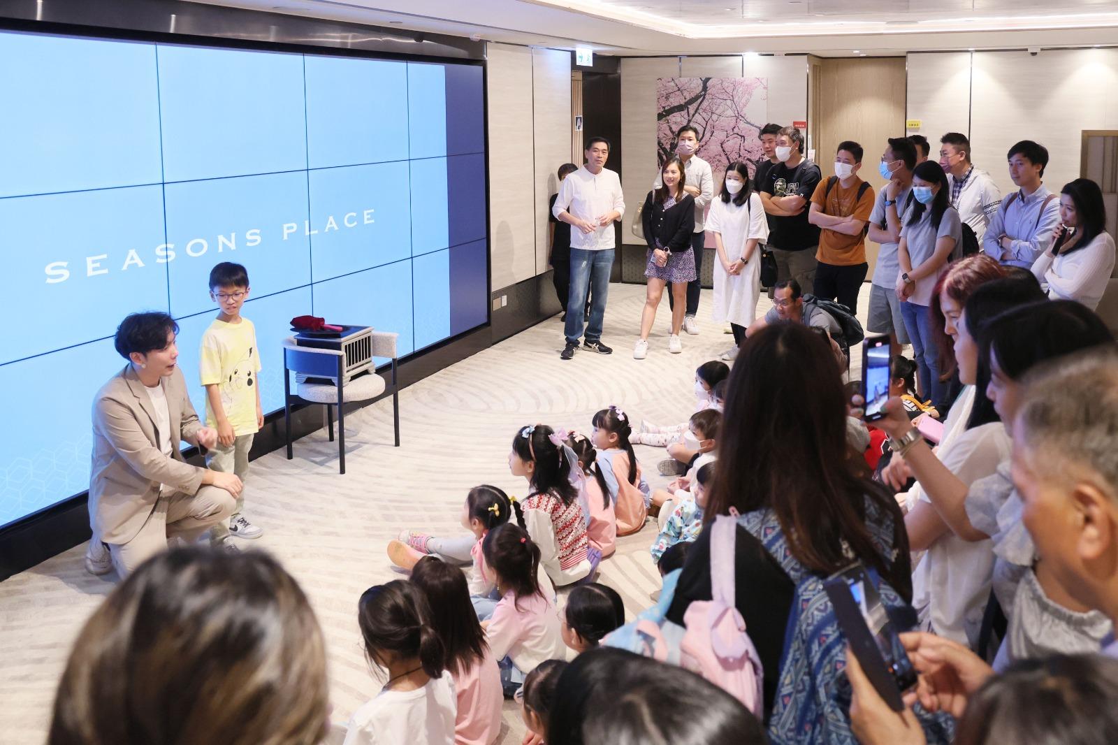 黃光耀指,活動共吸引逾1,000人參與,場面熱鬧。