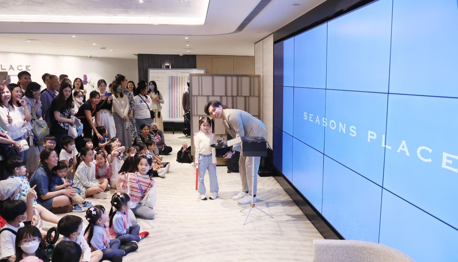 黃光耀指,活動共吸引逾1,000人參與,場面熱鬧。