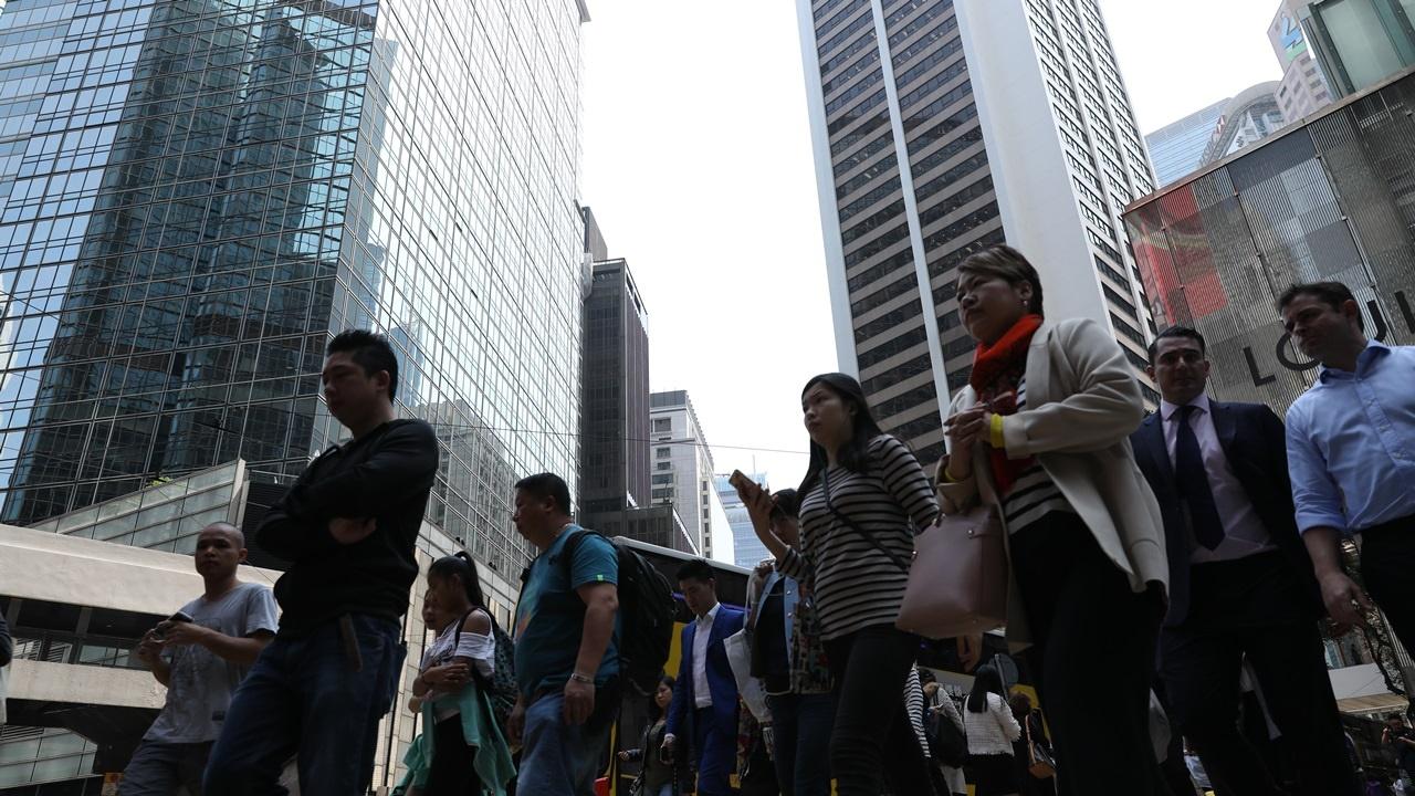 陳茂波在一個電台節目中表示,穩定及安全的環境,對營商、吸引投資十分重要。(資料圖片)