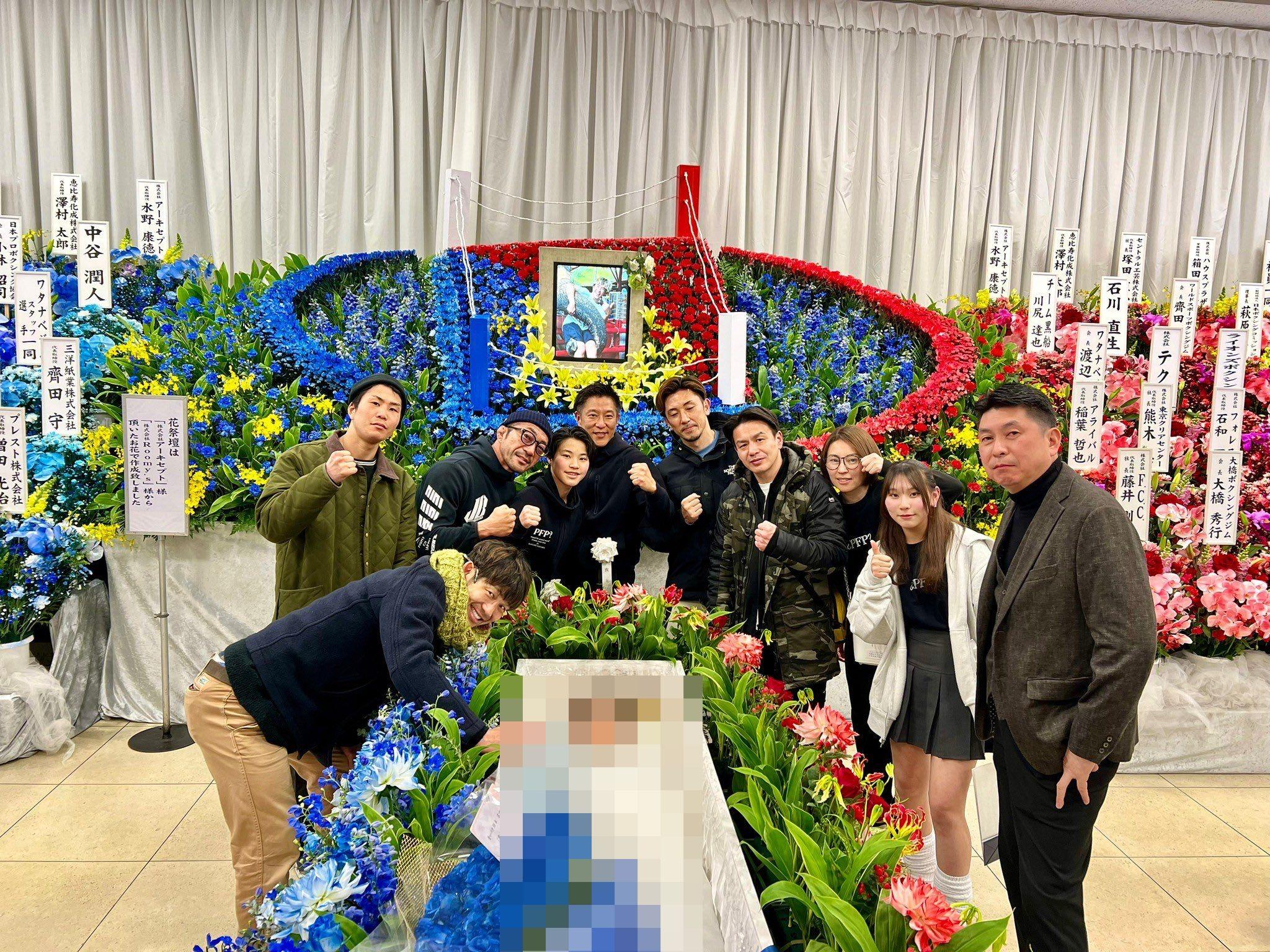 日本20歲拳王猝逝,教練和《第一神拳》作者等與遺體合照惹眾怒。(X)