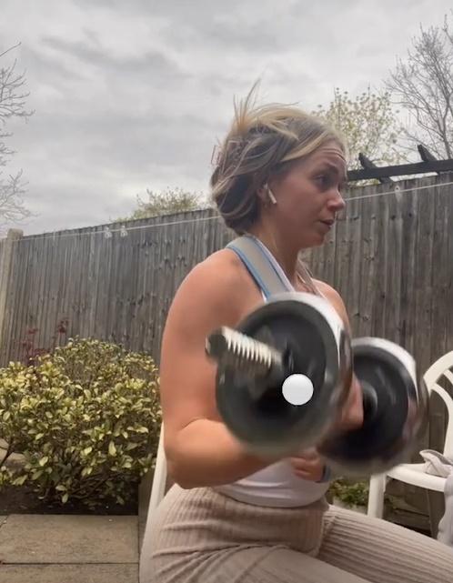 經過將近1年的時間,期間Daisy亦有做運動以保持體能,但Daisy坦言手臂仍未完全恢復,似乎留下了一點後遺症。(LAD)