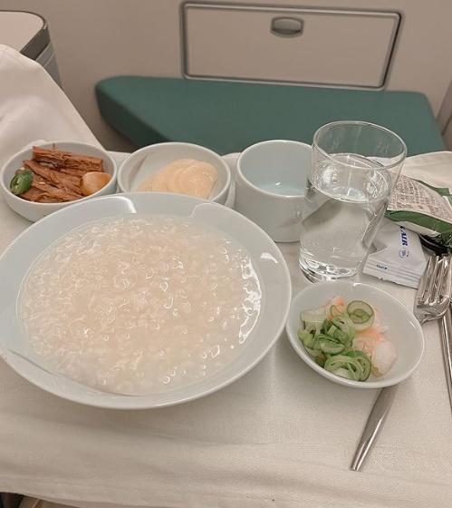 隔天的早餐還有牛肉海帶粥。(IG)