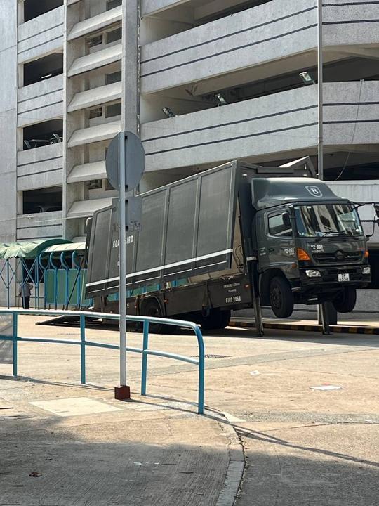 早前網上流傳有人在青龍頭豪景花園附近拍攝到一輛Cybertruck。(FB)