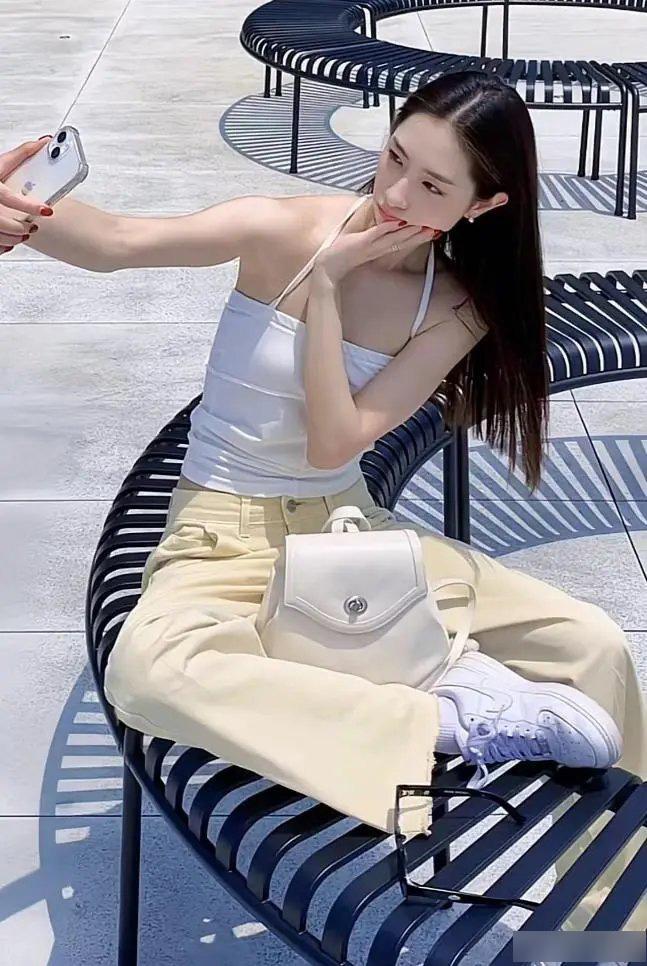 美女音樂人李瀟茗中毒去世,年僅25歲。(網上圖片)