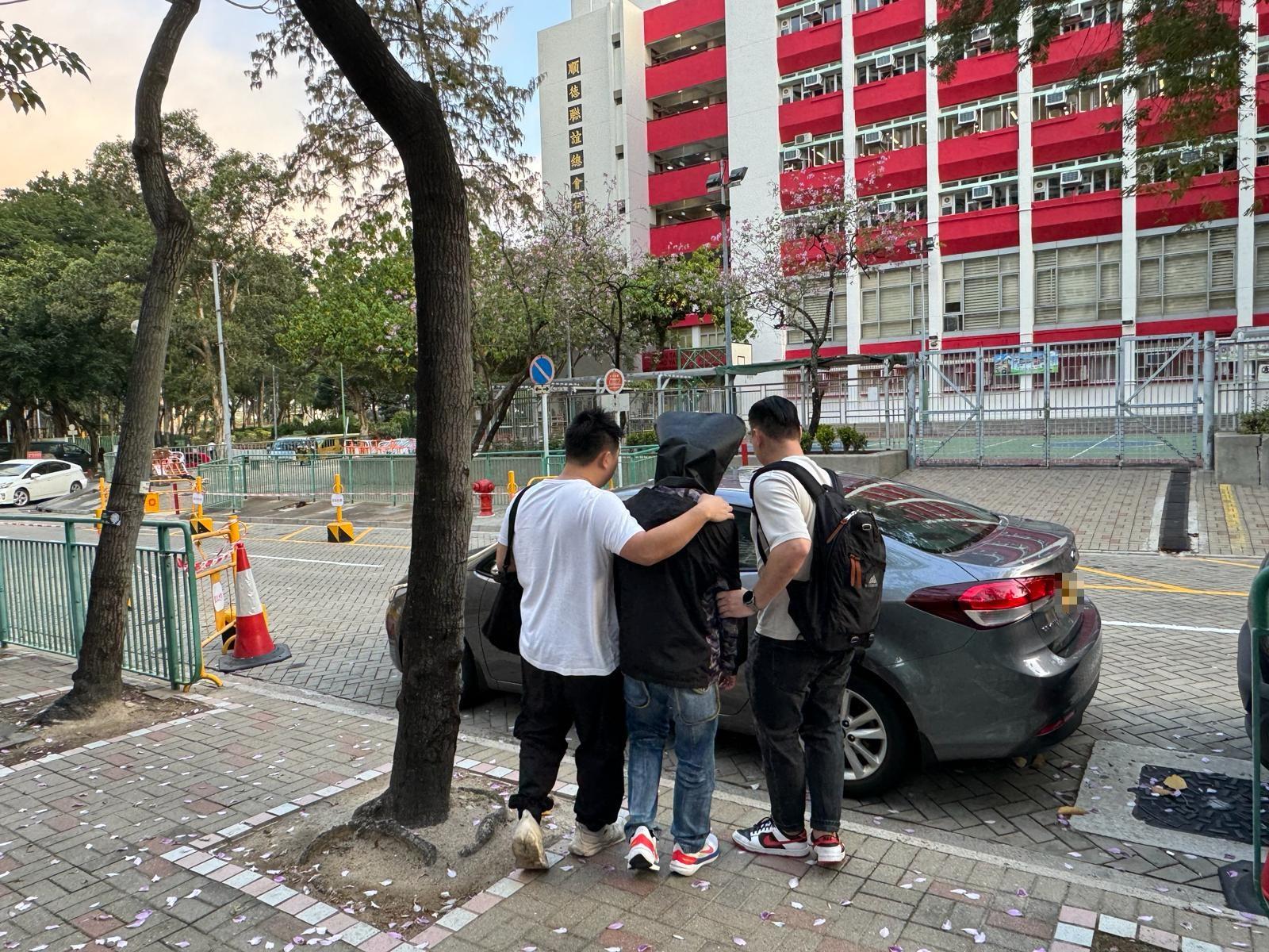 警方在行動中拘捕的人士。(警方提供)