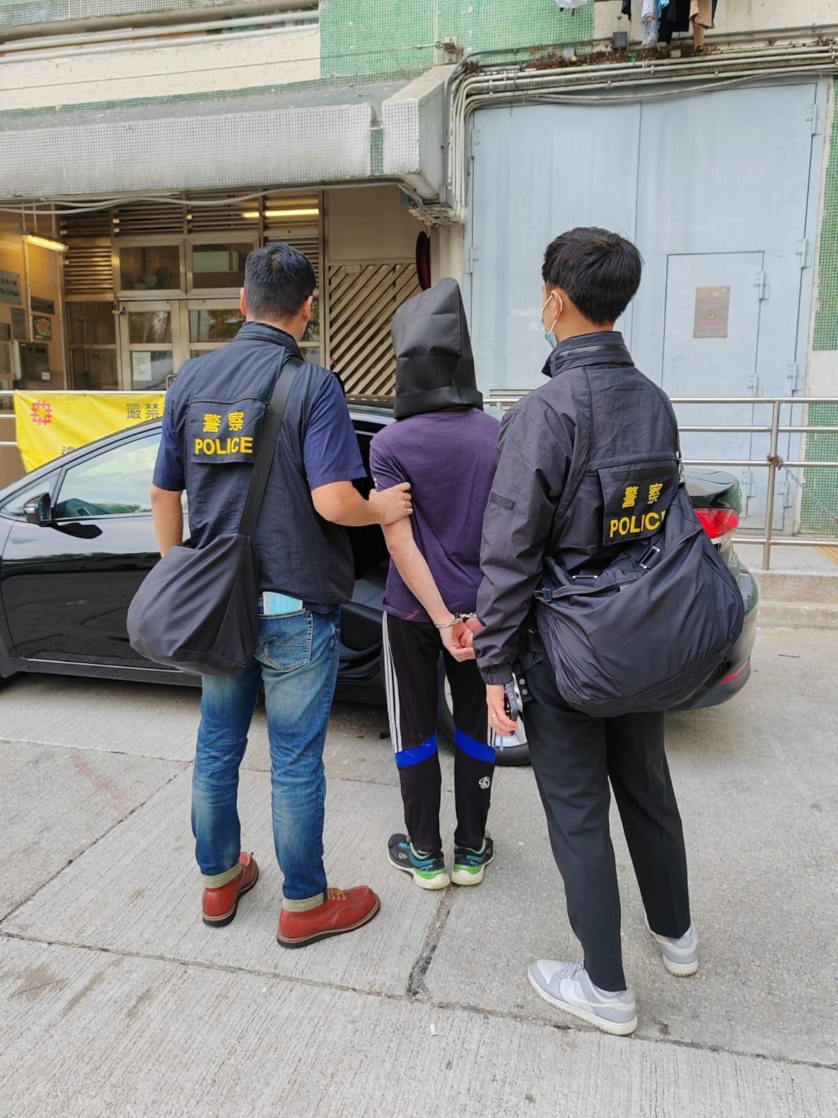 警方在行動中拘捕的人士。(警方提供)