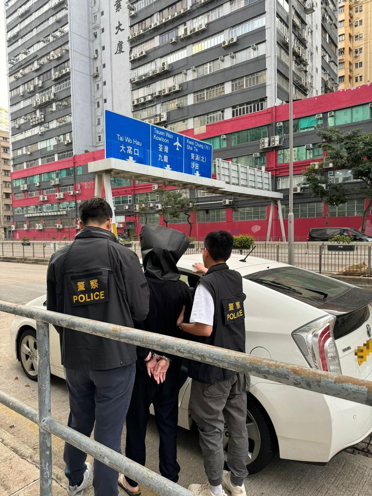 警方在行動中拘捕的人士。(警方提供)