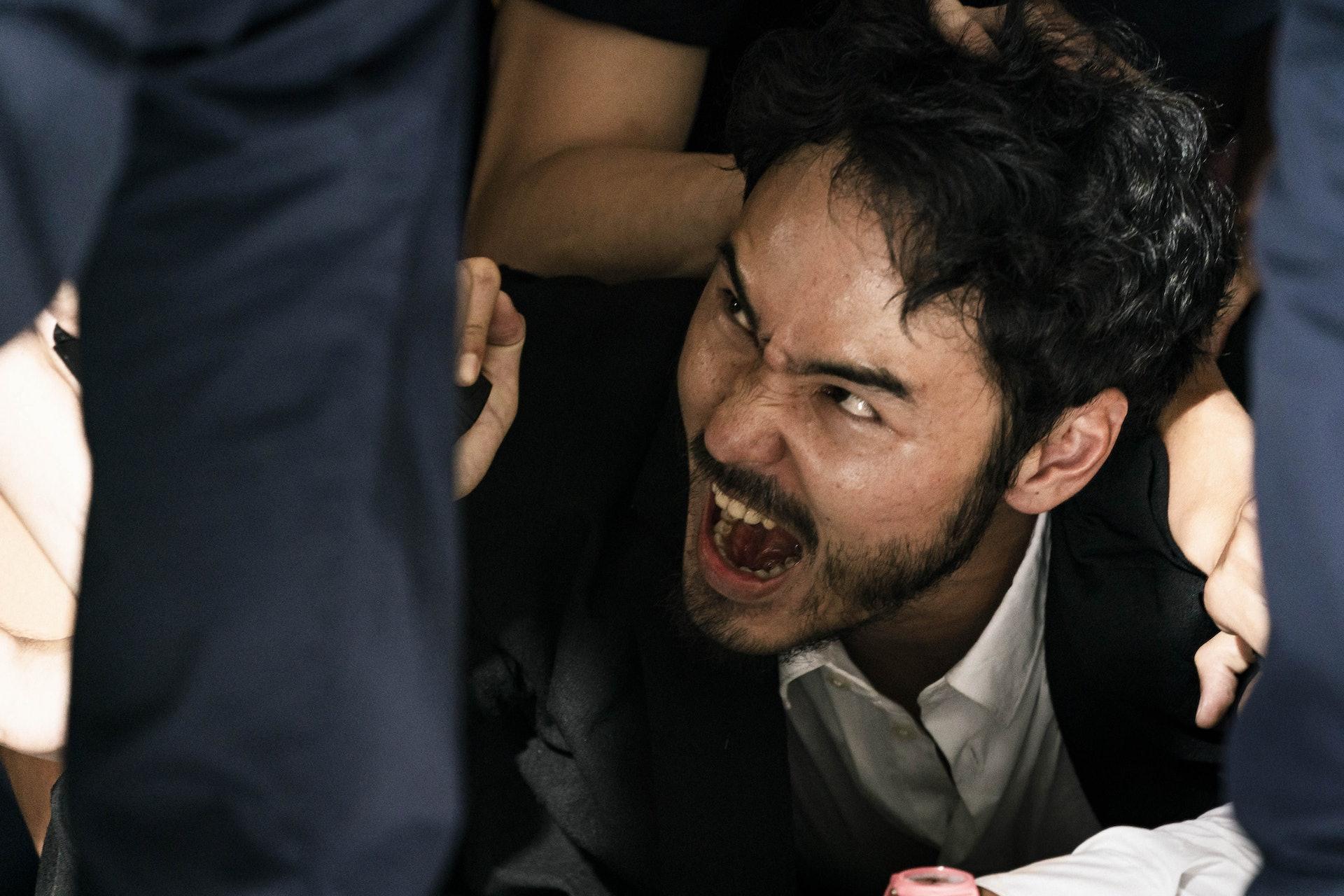 《周處除三害》遭台灣導演錢人豪指控抄襲其撰寫劇本《無法無天》。