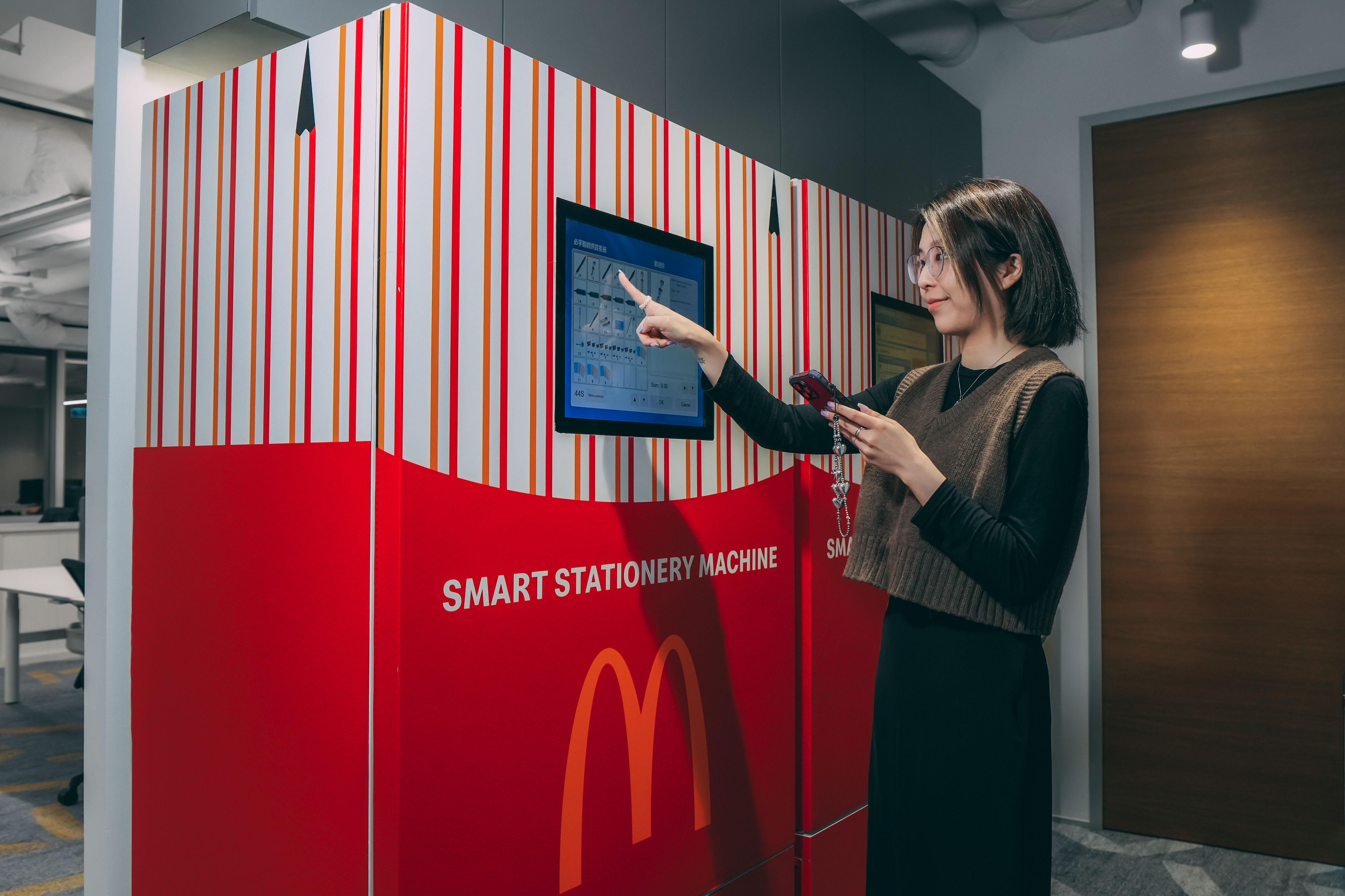 智能文具機讓選取文具變得更輕鬆高效, 更讓平凡工作倍添樂趣。