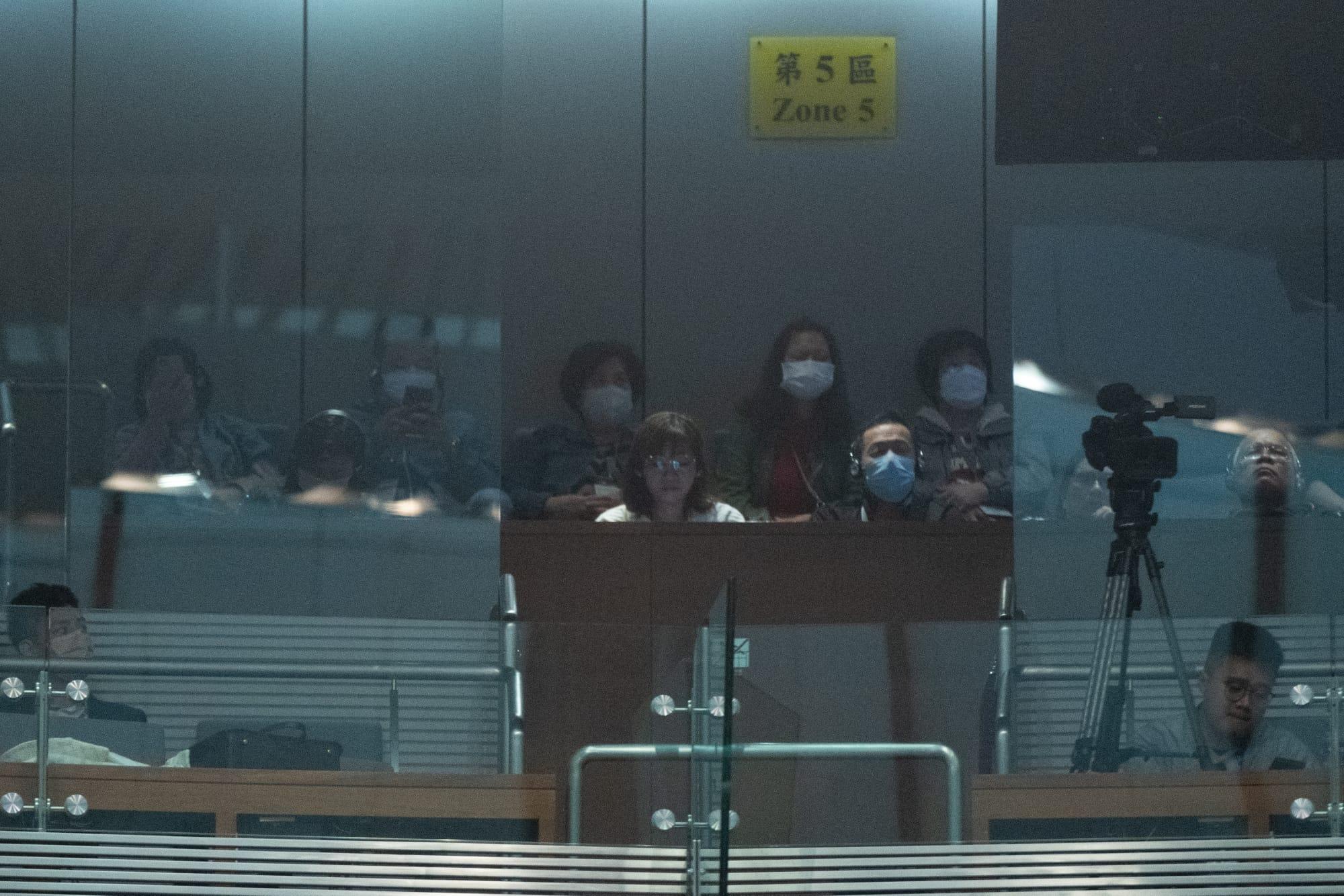 23條立法|數十名市民旁稱,有人稱盡公民責任。(林靄怡攝)