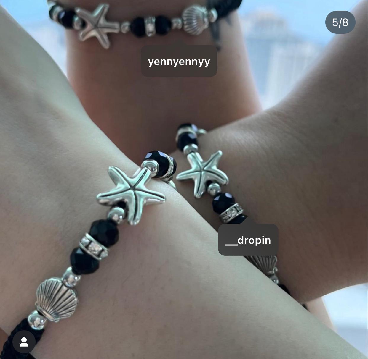 韓韶禧貼出同款手鍊照片,免得引起誤會已Tag下女性友人。