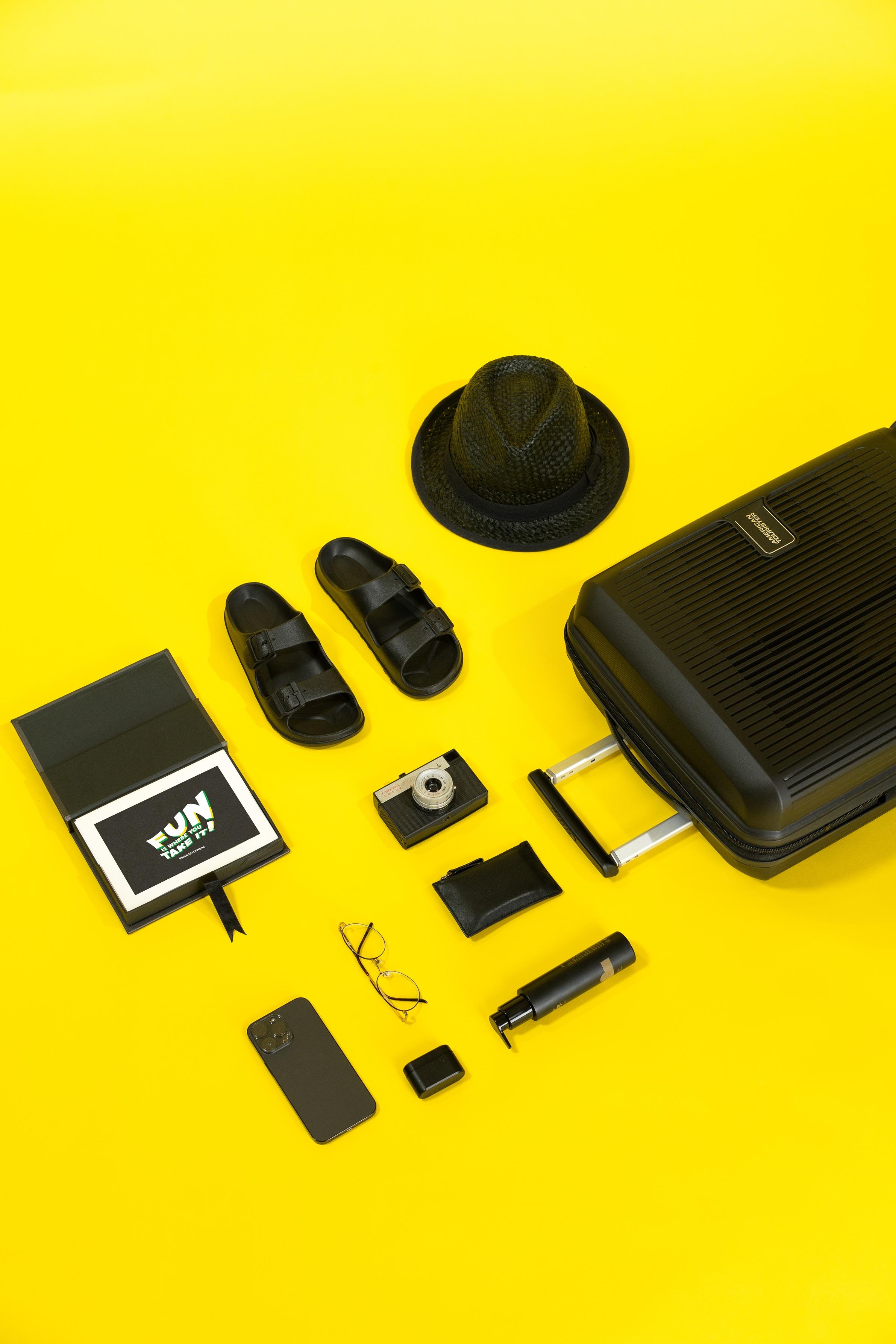 20吋登機行李箱僅重2.3公斤