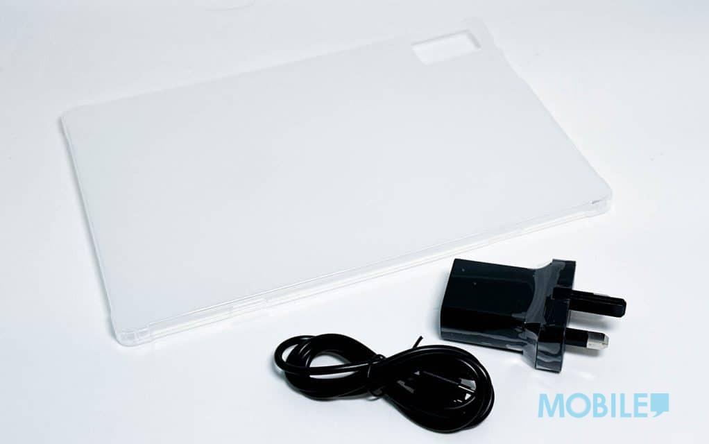 包裝齊備充電器、數據線及原廠軟膠機套