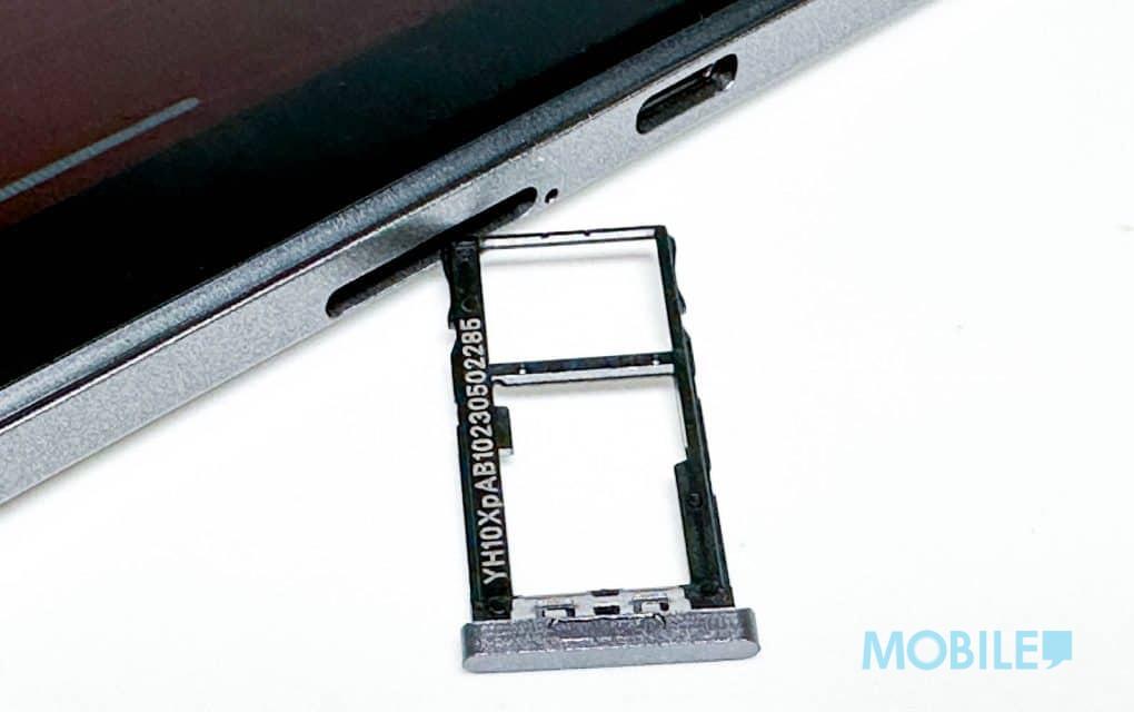 三選二 Nano SIM 跟 Micro SD 卡槽