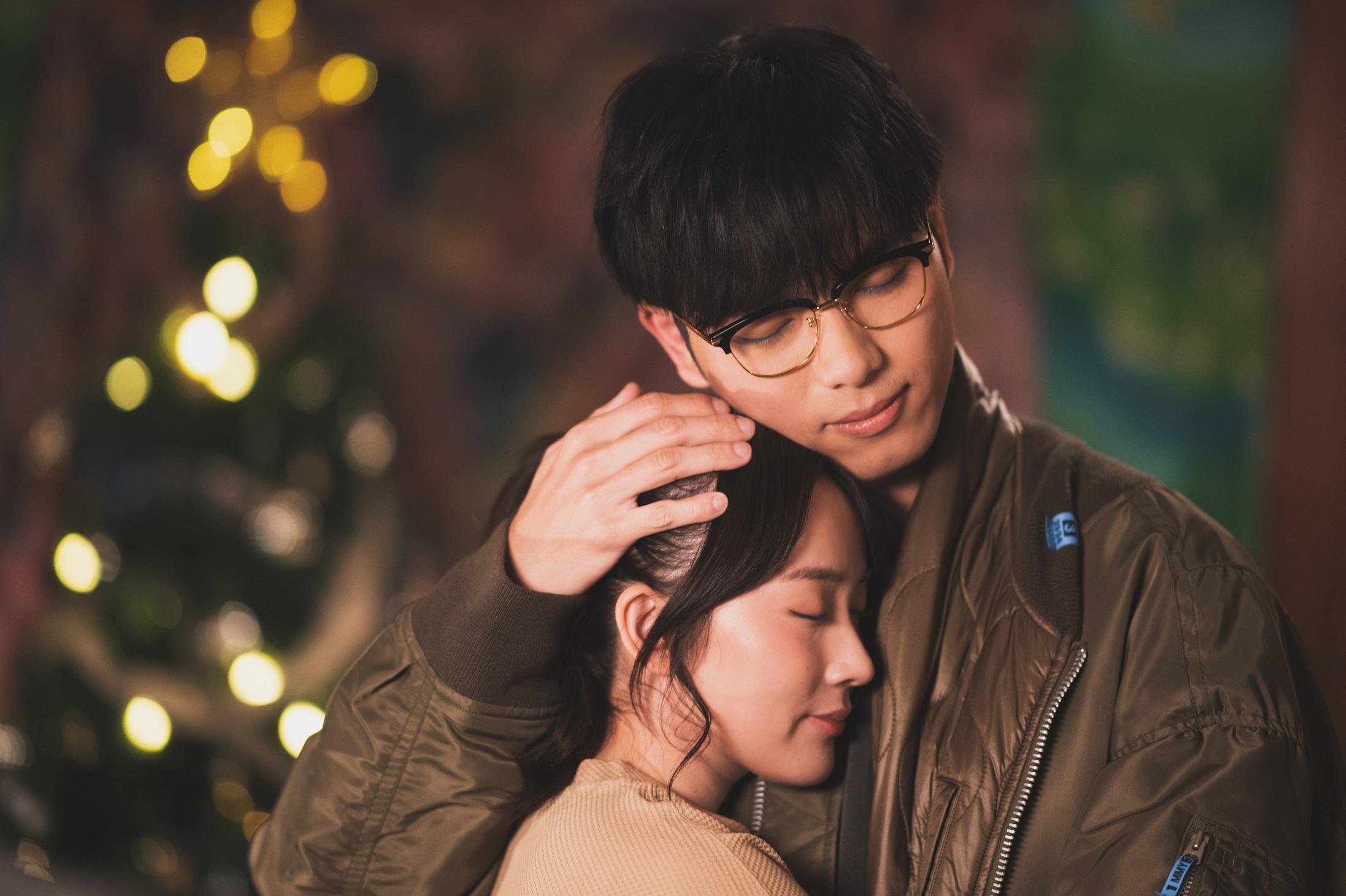 郭嘉駿193新歌《B出口》MV找來吳海昕做女主角,兩人有不少感情戲。