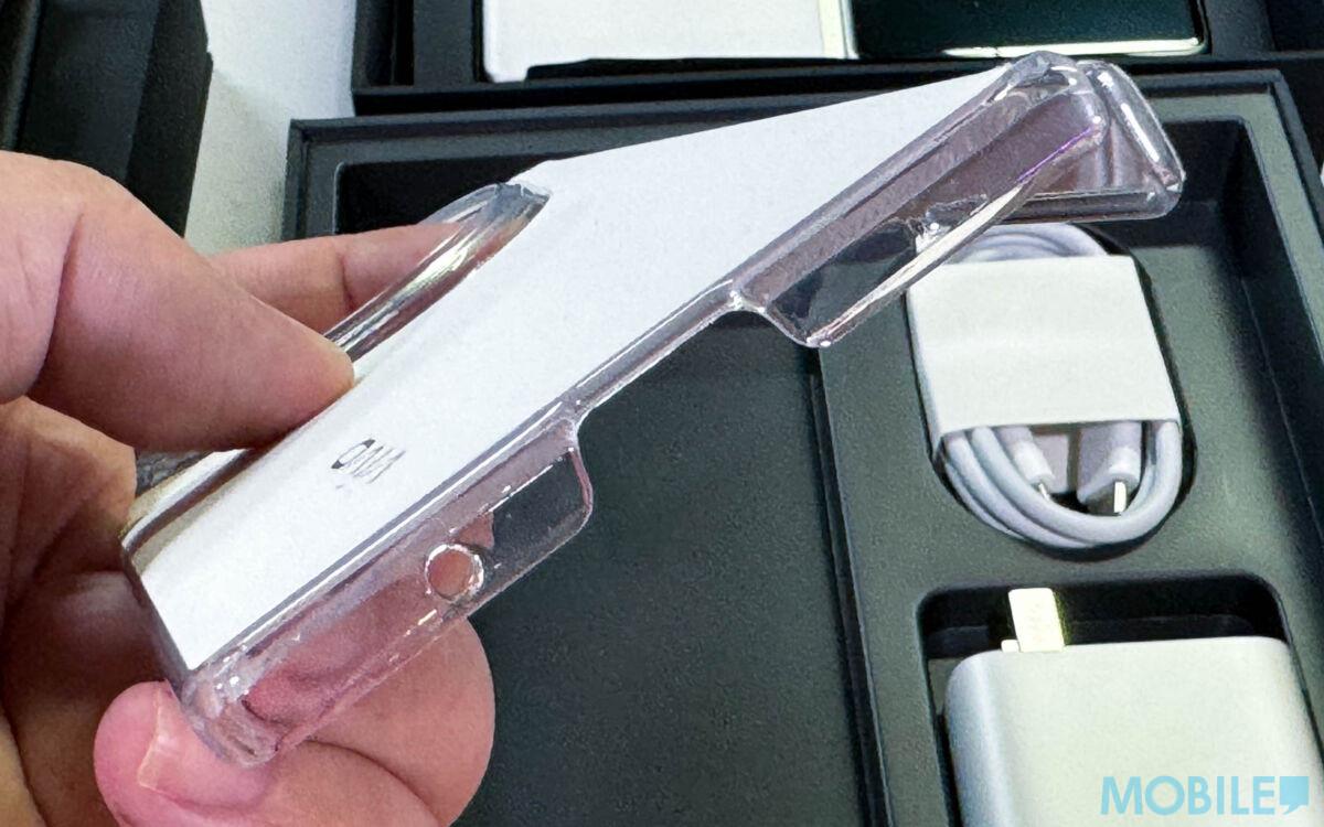 專屬手機保護殼背面包含了機側鉸鏈位保護