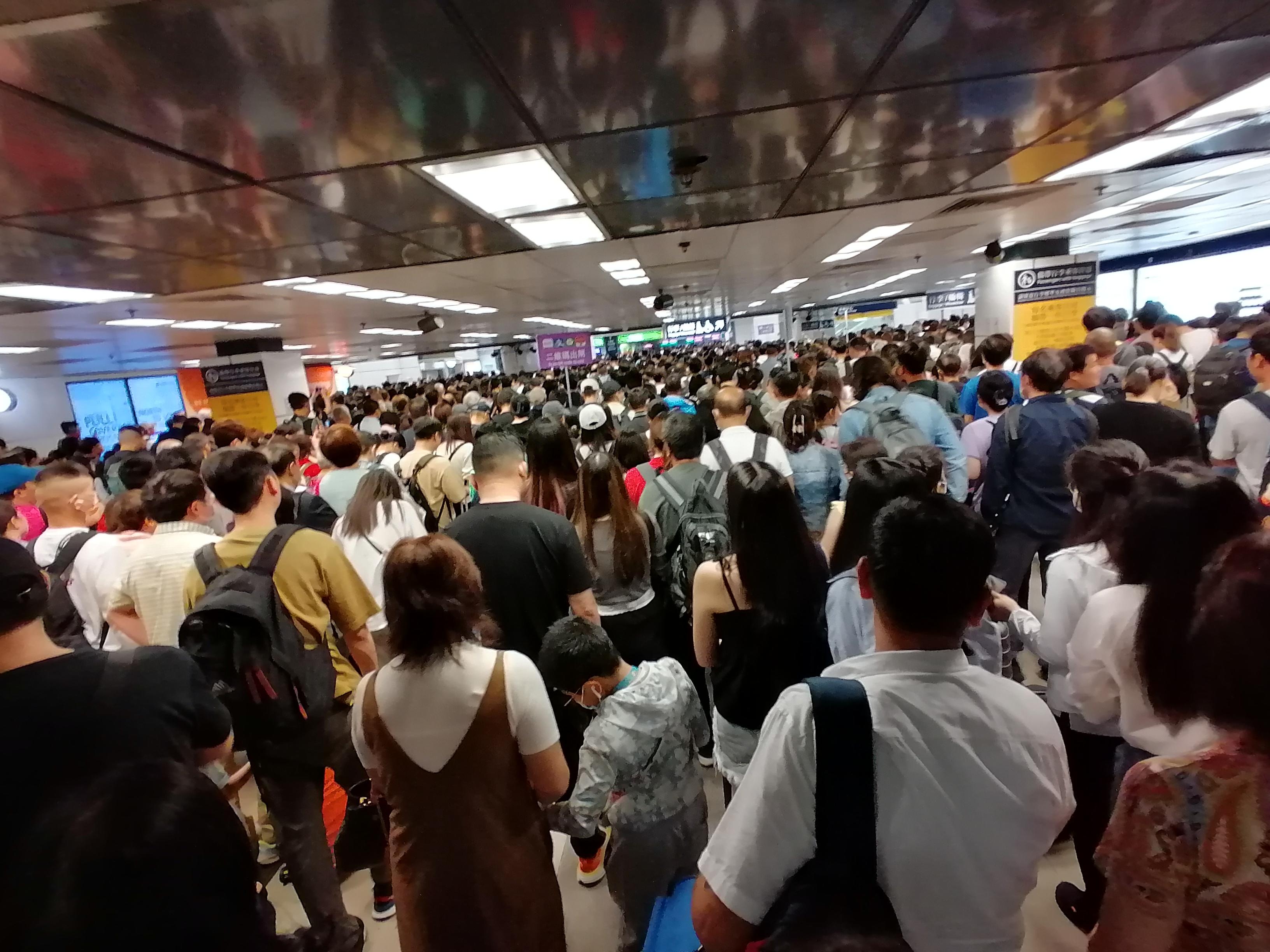 港人「北上大遷徙」前往內地消費(中通社)