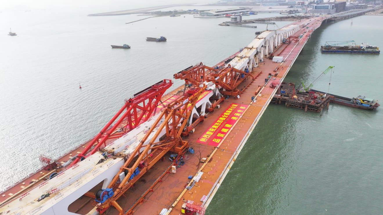 澳氹四橋自2020年3月26日正式開工,於本月12日晚上順利合龍,大橋主線全長3.085公里,其中跨海段長約2.9公里。