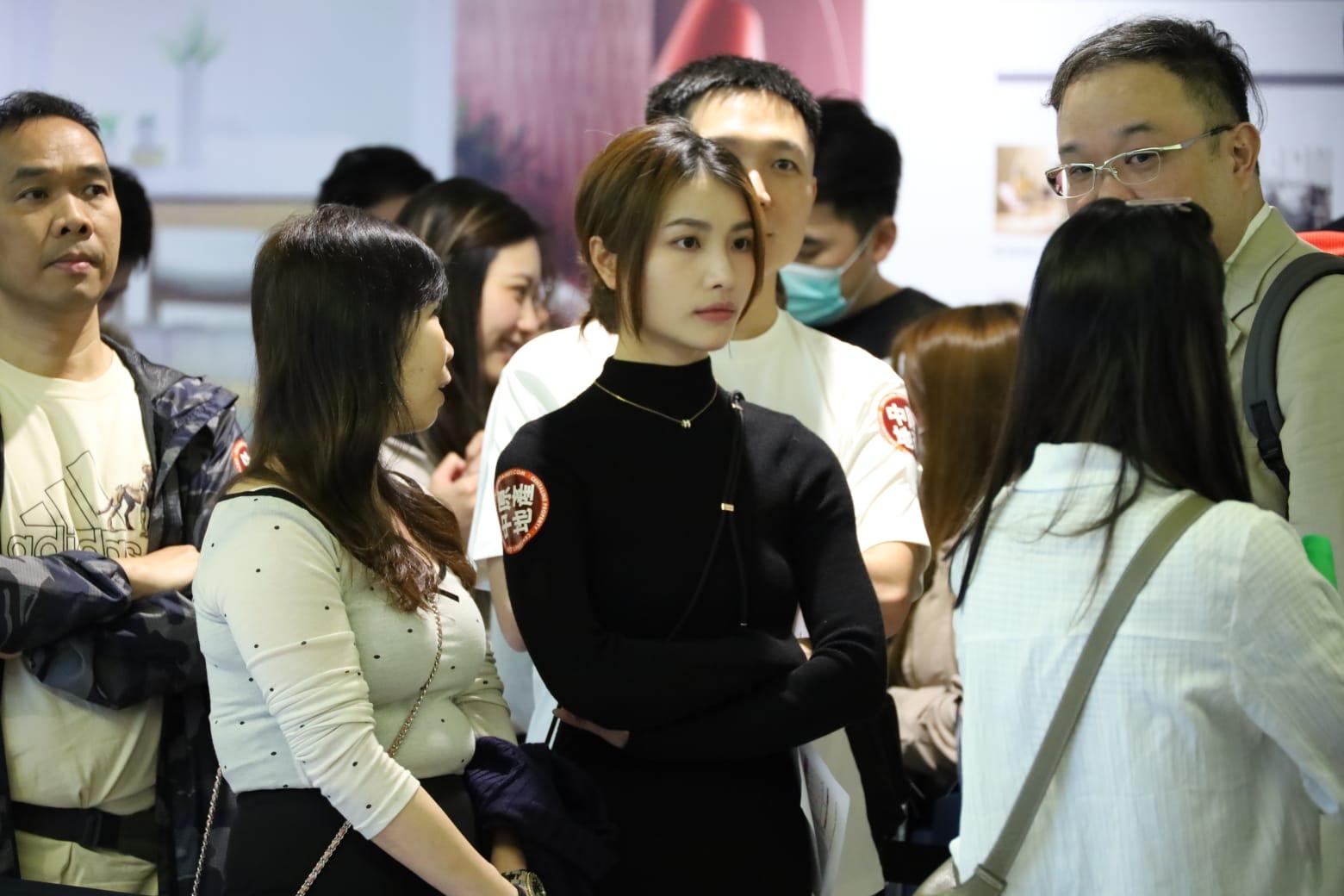 泰峯開售|買家潘生斥880萬購兩房自住 稱內地人來港置業可「托著個市」