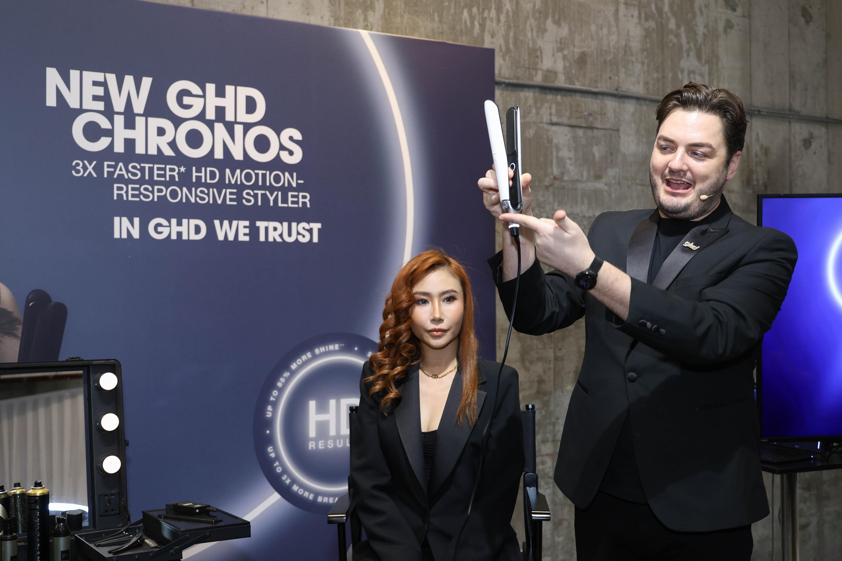 ghd國際培訓總監Dafydd Thomas從英國遠道而來,親自講解全新造型夾的使用技巧。