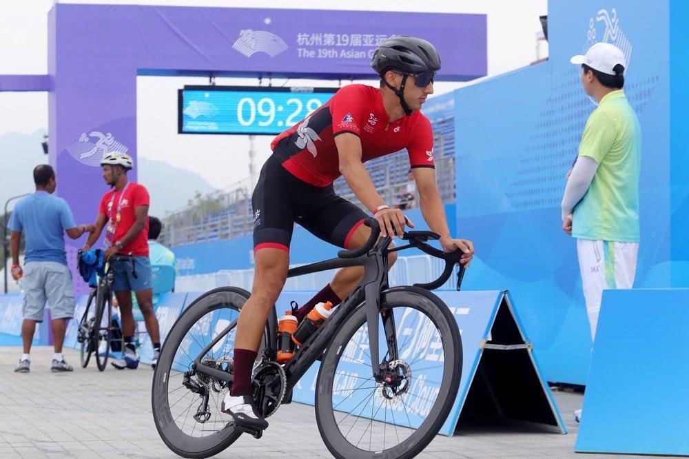 伍泰龍在杭州亞運三項鐵人混合接力賽中獲得銅牌(伍泰龍fb)