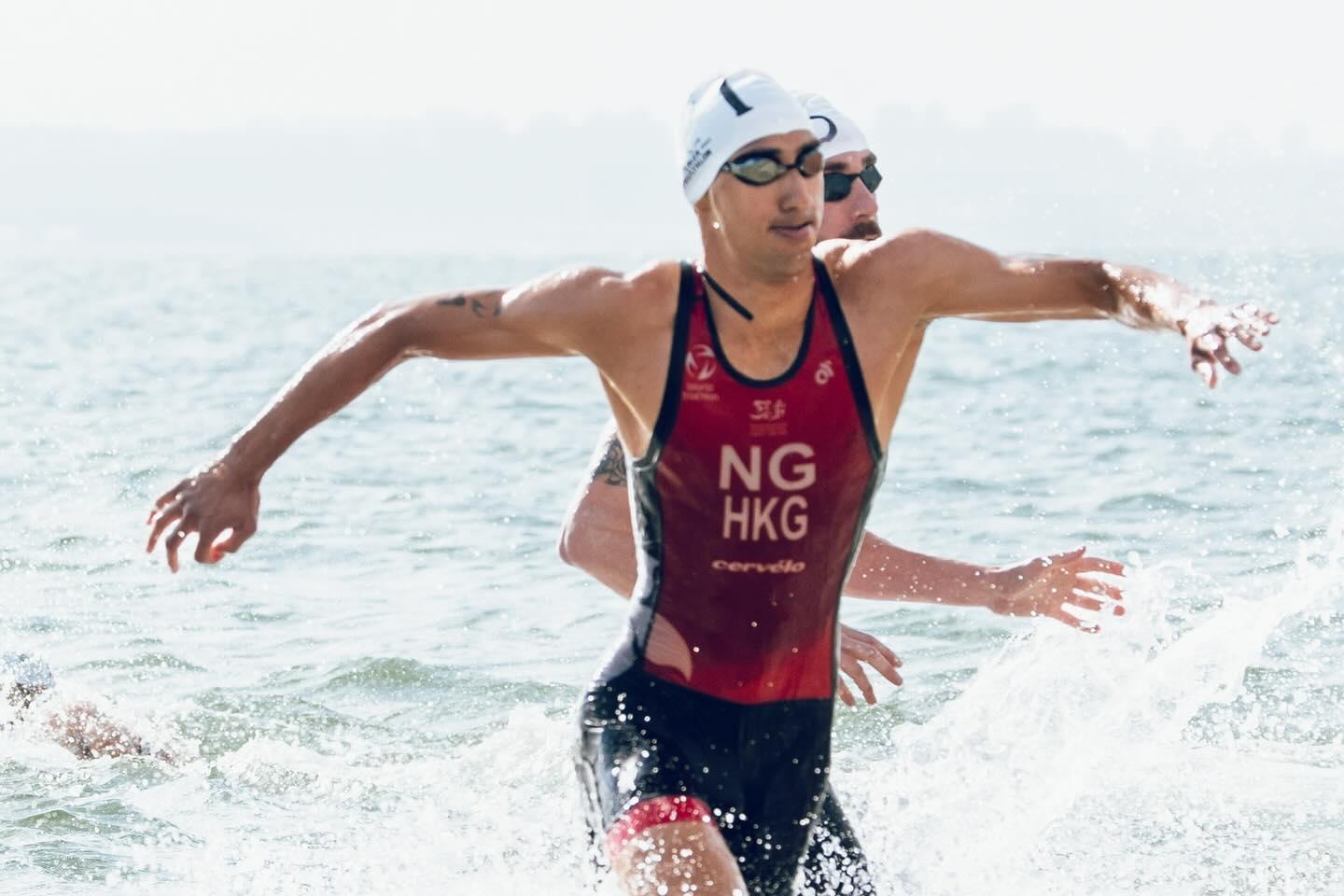 伍泰龍在杭州亞運三項鐵人混合接力賽中獲得銅牌(伍泰龍fb)