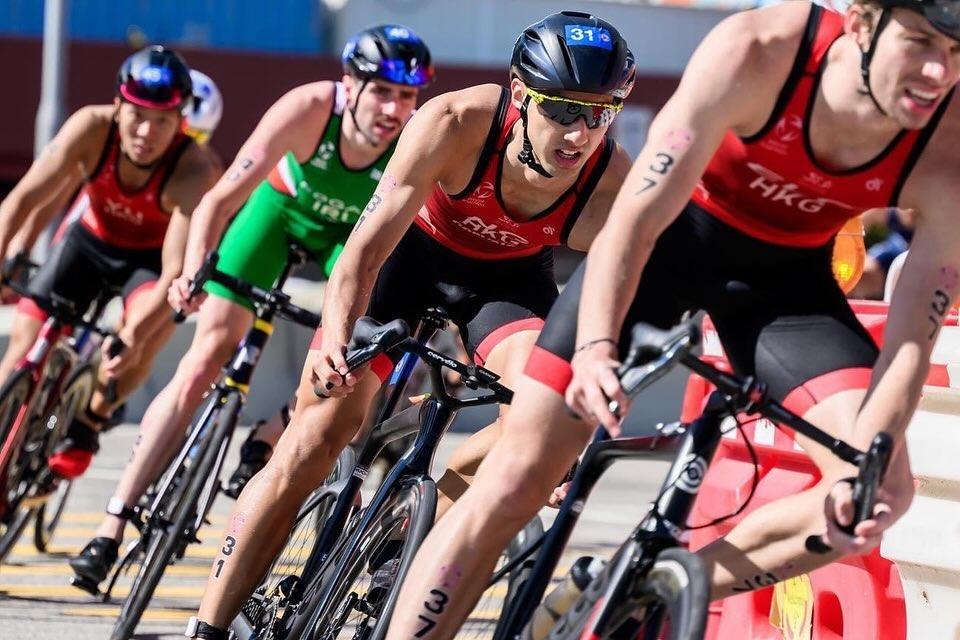 伍泰龍在杭州亞運三項鐵人混合接力賽中獲得銅牌(伍泰龍fb)