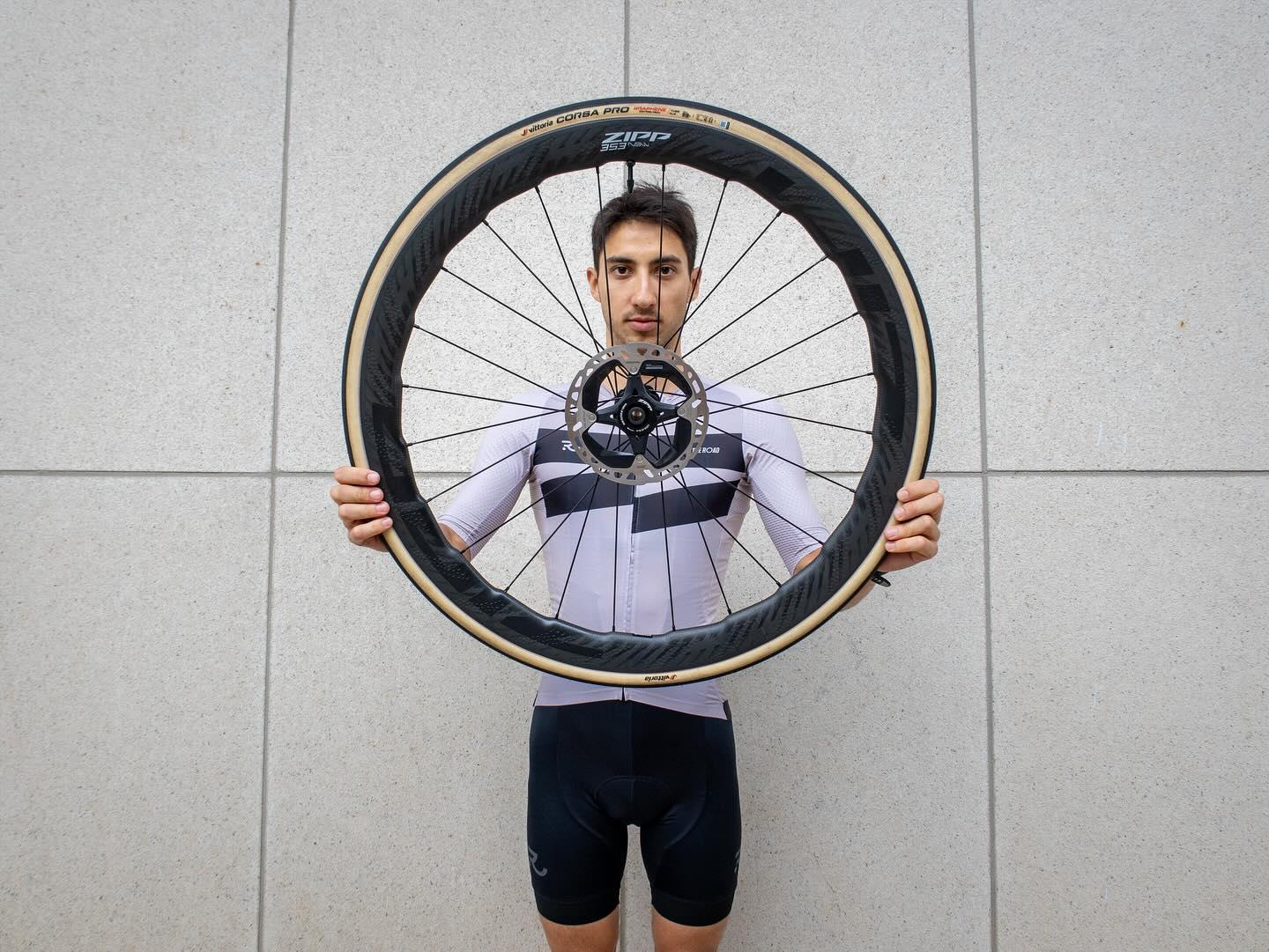 伍泰龍在杭州亞運三項鐵人混合接力賽中獲得銅牌(伍泰龍fb)