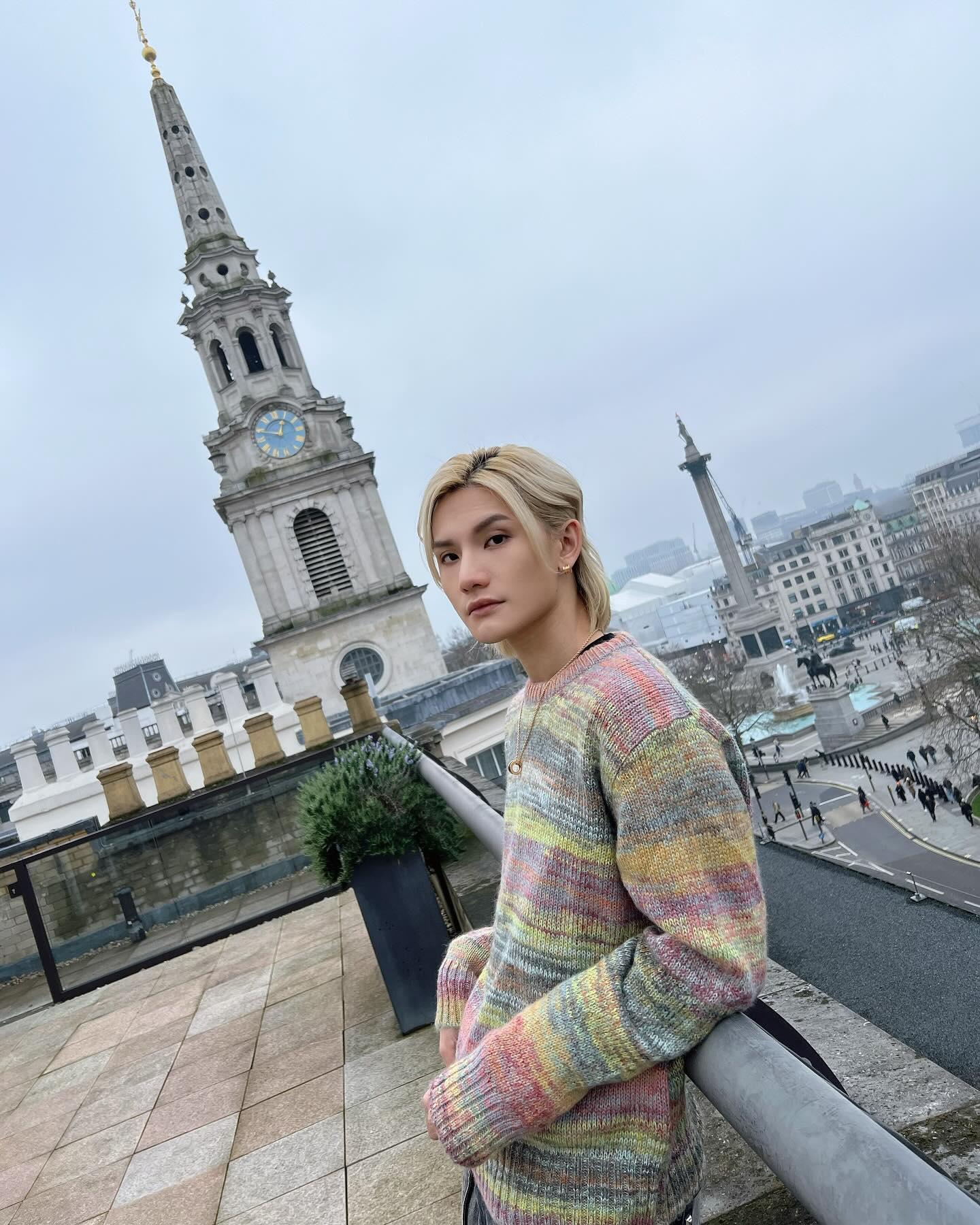 Jeremy不忘在倫敦地標打卡。