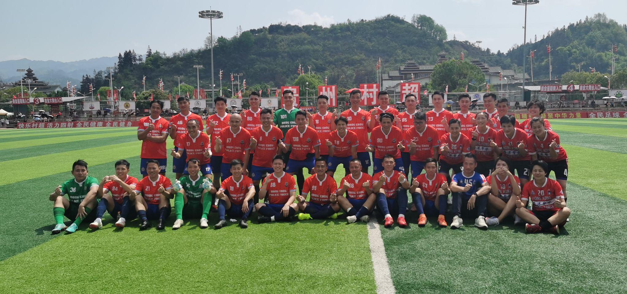 香港警察足球會男女子隊於3月21至25日應邀到貴州村超踢友誼賽,又參觀學校及感受當地風土人情。(香港警察FB)