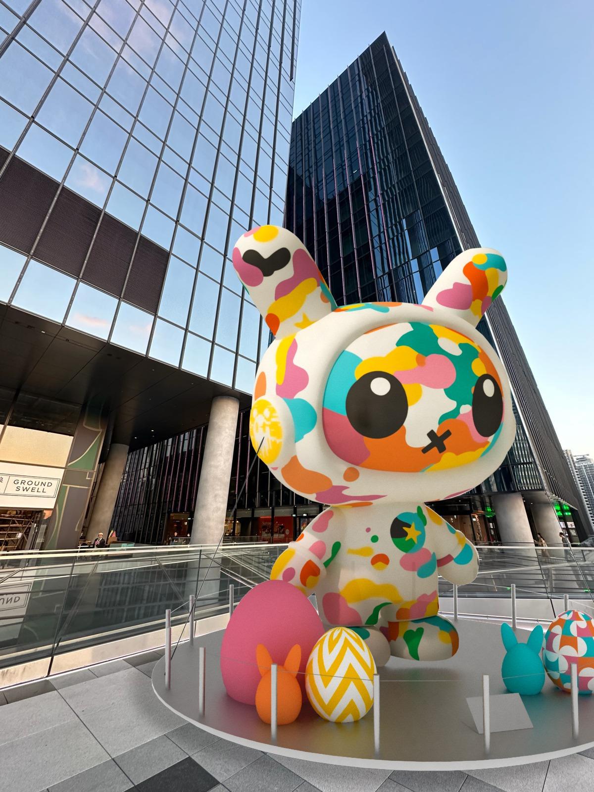 同樣化身為5米高充氣雕塑的QuantumLeap,聳立於AIRSIDE的6樓空中花園