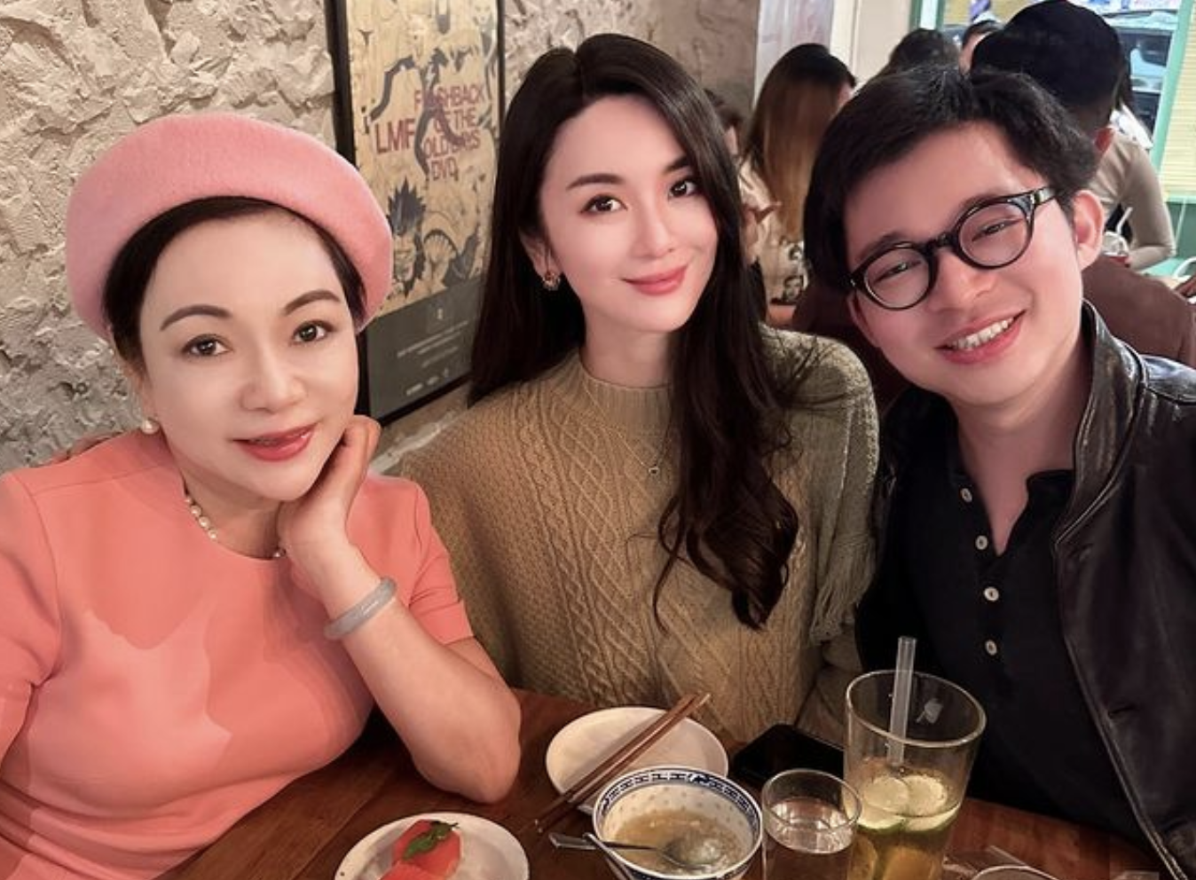 林作指裕美跟林作媽王莉妮的外貌相似。(林作FB)