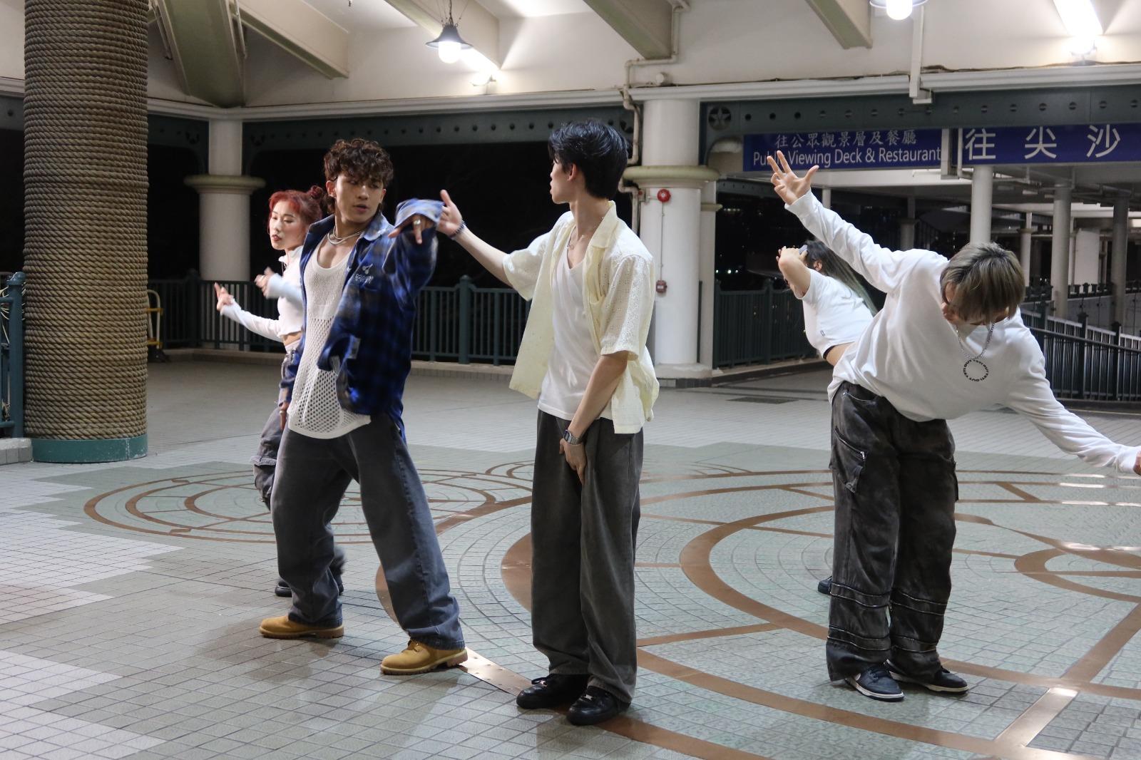 ANSONBEAN亦有到中環碼頭取景。