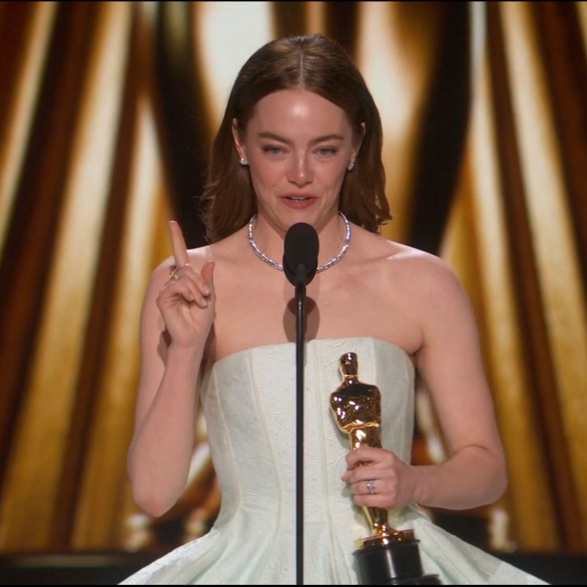 愛瑪史東靠《可憐的東西》大熱再奪最佳女主角!