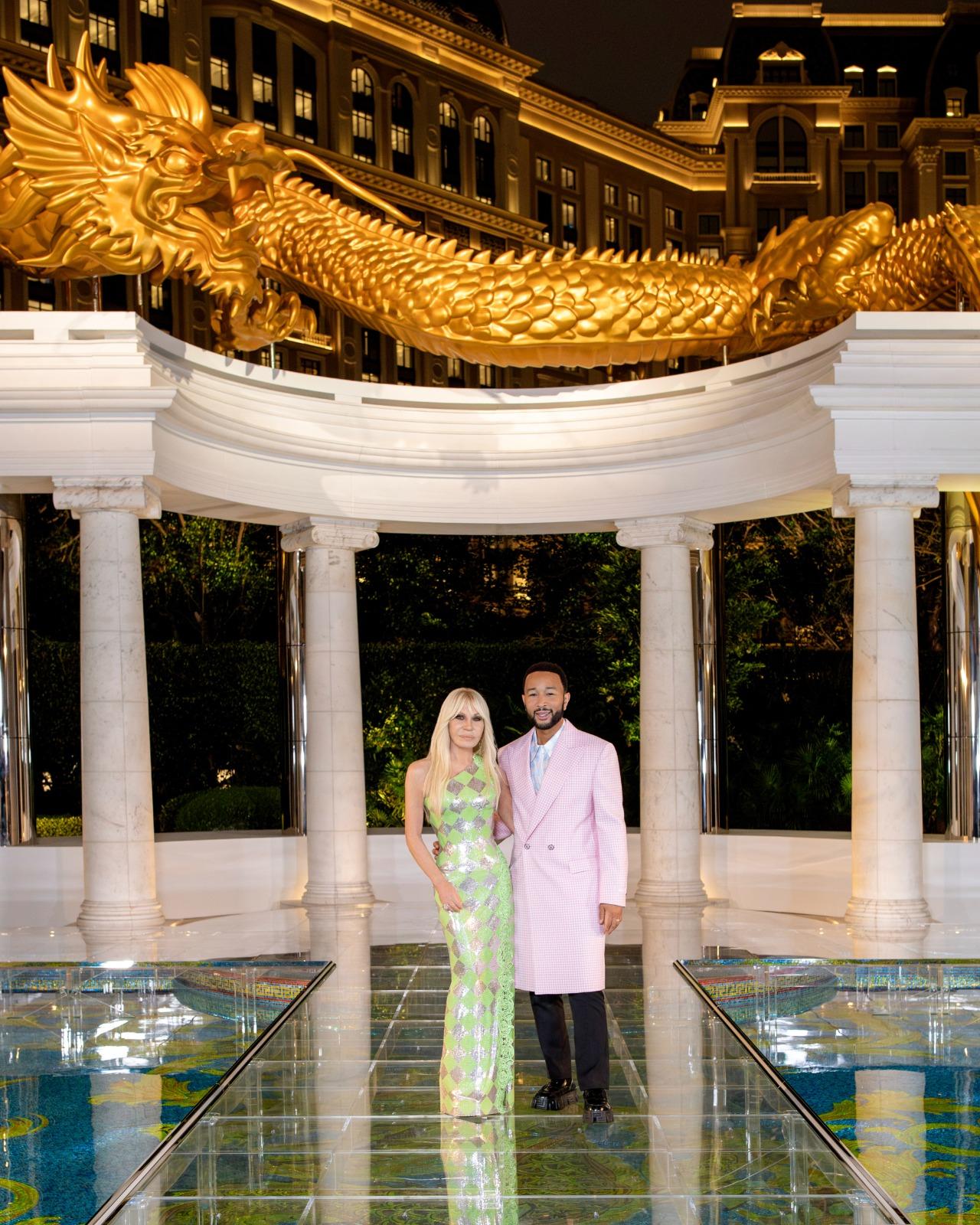 格林美獎得主歌手John Legend更現身獻唱。