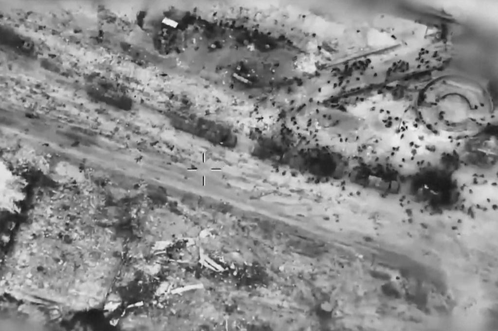 加沙衛生部門指責以色列士兵在加沙城一個救援物資領取點向輪候的巴勒斯坦民眾開槍,造成至少112人死亡、760人受傷(影片截圖)