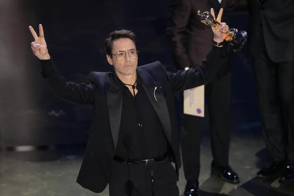 羅拔唐尼Robert Downey Jr.首奪奧斯卡小金人 憑《奧本海默》贏最佳男配角