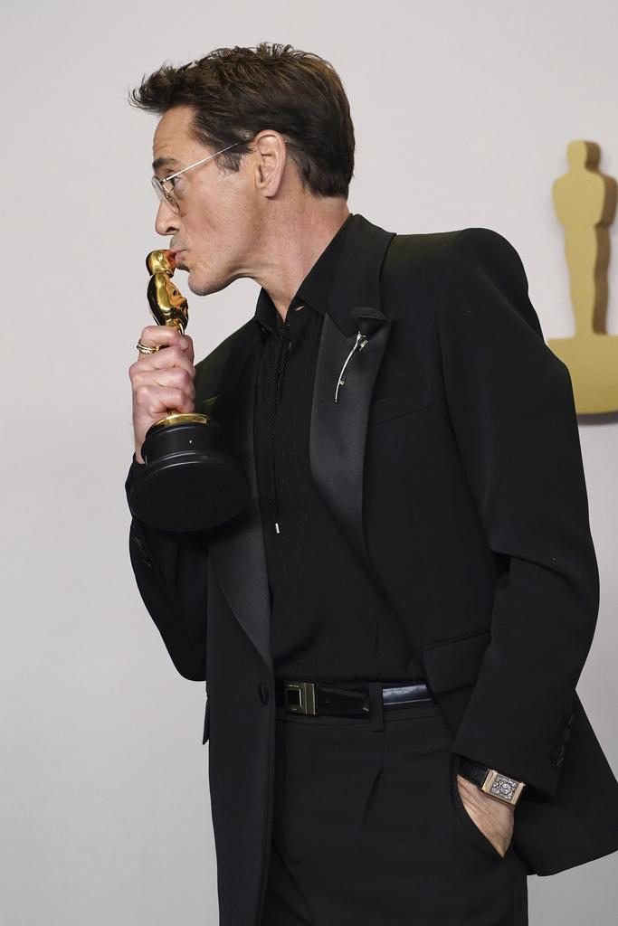 羅拔唐尼Robert Downey Jr.首奪奧斯卡小金人 憑《奧本海默》贏最佳男配角