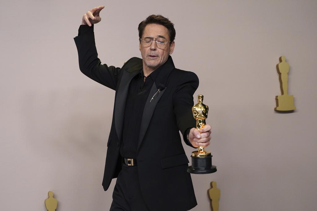 羅拔唐尼Robert Downey Jr.首奪奧斯卡小金人 憑《奧本海默》贏最佳男配角