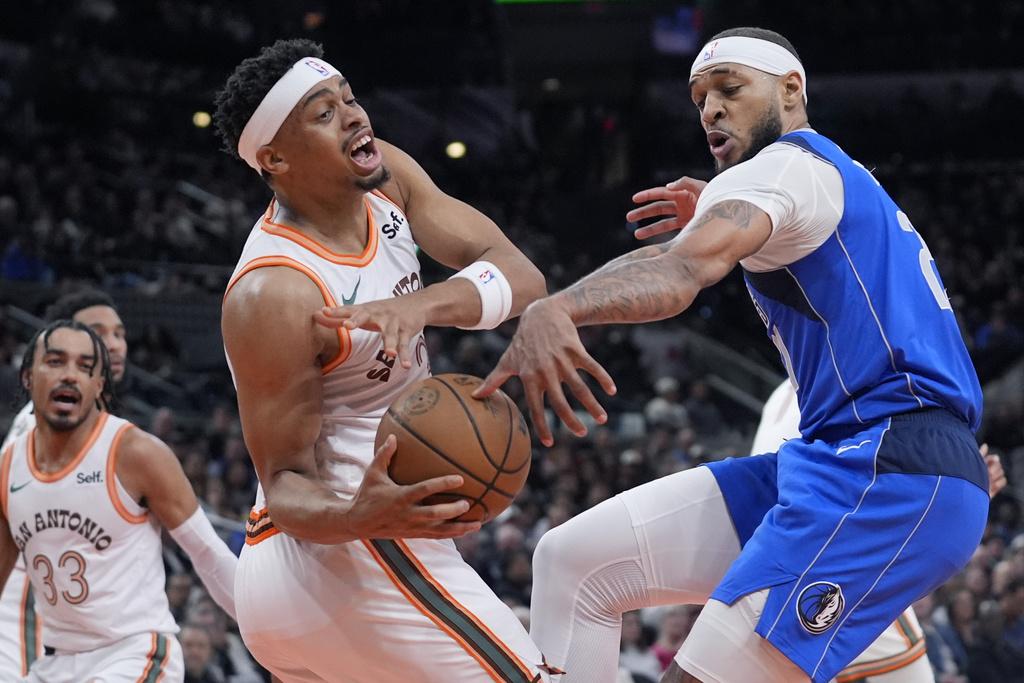 獨行俠以113:107擊敗馬刺。(美聯社)