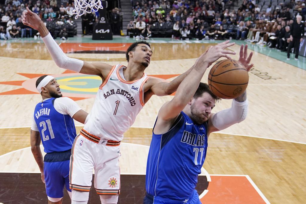 獨行俠以113:107擊敗馬刺。(美聯社)